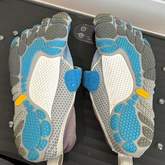 Vibram FiveFingers Multicolor Toe Shoes - Picture 2 of 4